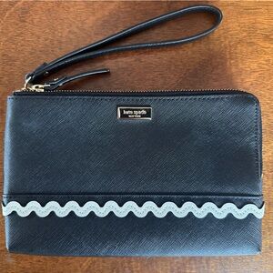 Kate Spade Laurel Way Ric Rac Leoni Wrislet Clutch Black and White Purse Wallet